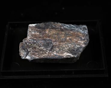 Synadelphite